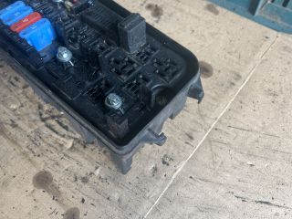 bontott OPEL VECTRA C Biztosítéktábla Motortér