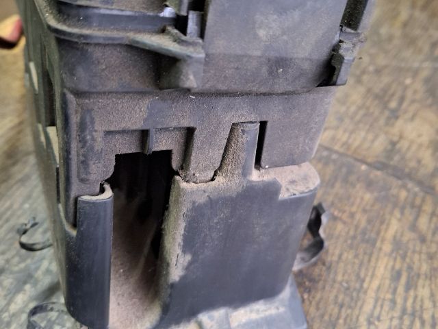 bontott OPEL VECTRA C Biztosítéktábla Motortér