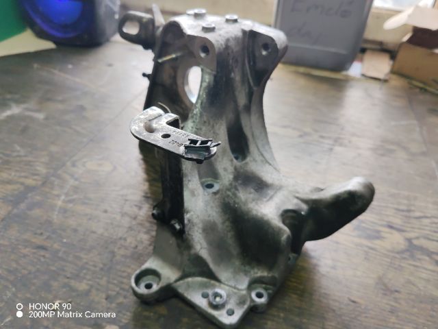 bontott OPEL VECTRA C Generátor Tartó Bak