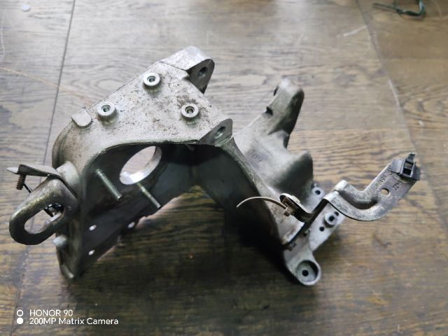 bontott OPEL VECTRA C Generátor Tartó Bak