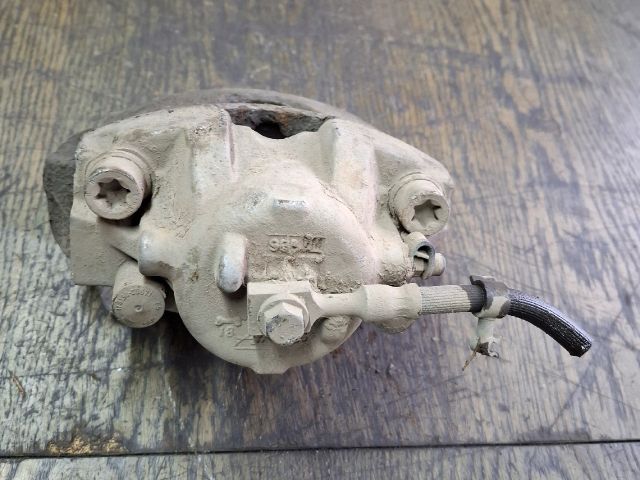 bontott OPEL VECTRA C Jobb első Féknyereg Munkahengerrel