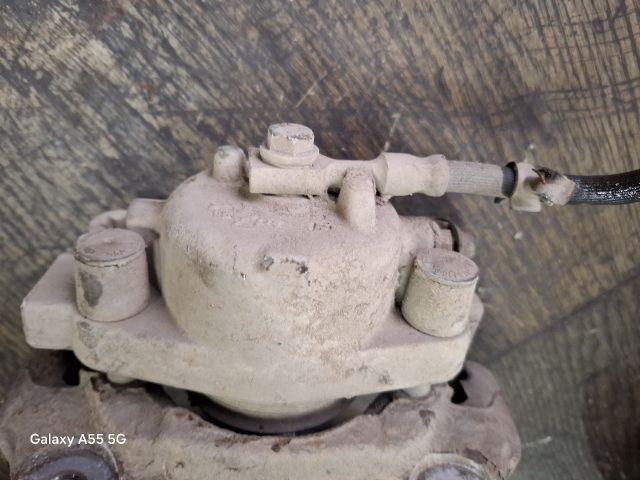 bontott OPEL VECTRA C Jobb első Féknyereg Munkahengerrel