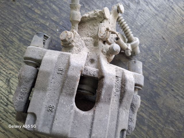 bontott OPEL VECTRA C Jobb hátsó Féknyereg Munkahengerrel