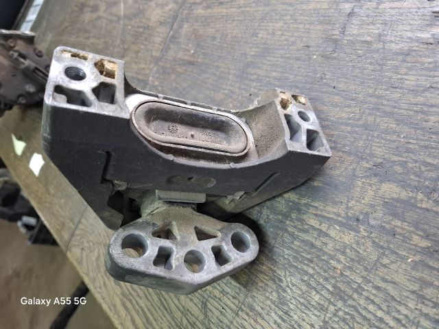 bontott OPEL VECTRA C Motor Tartó Bak (Fém)