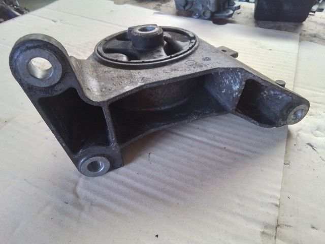 bontott OPEL VECTRA C Motor Tartó Bak (Fém)