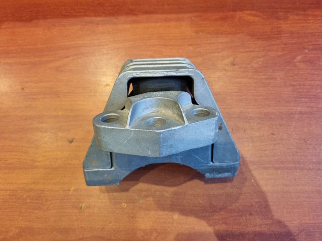 bontott OPEL VECTRA C Motor Tartó Bak Jobb