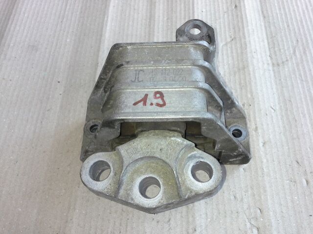 bontott OPEL VECTRA C Motor Tartó Bak Jobb