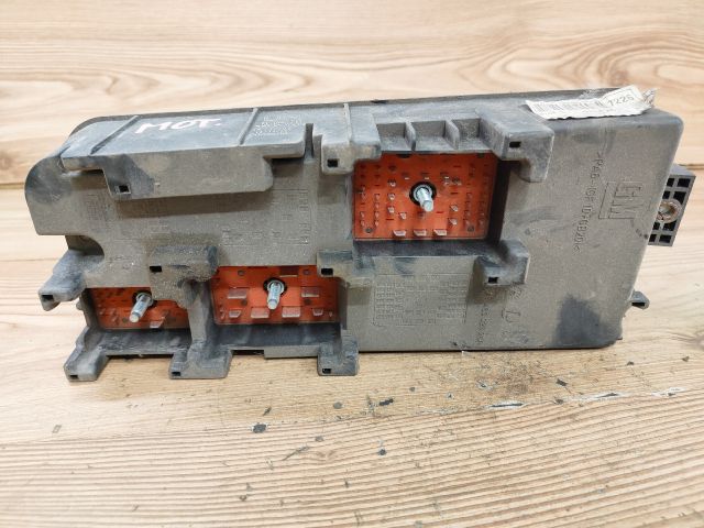 bontott OPEL VECTRA C Biztosítéktábla Motortér