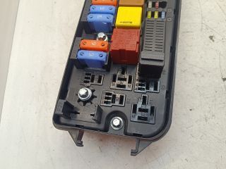 bontott OPEL VECTRA C Biztosítéktábla Motortér