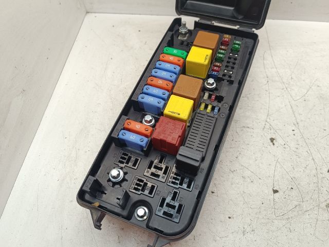 bontott OPEL VECTRA C Biztosítéktábla Motortér