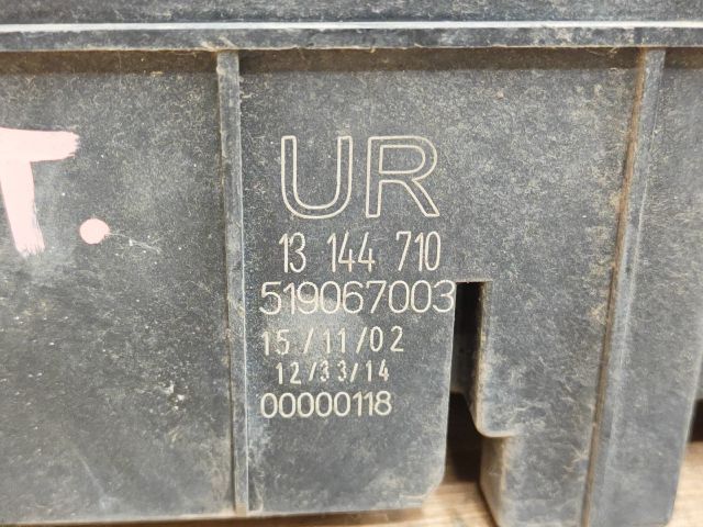 bontott OPEL VECTRA C Biztosítéktábla Motortér