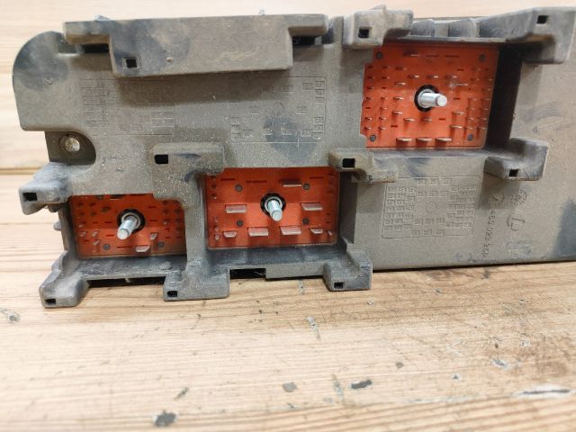 bontott OPEL VECTRA C Biztosítéktábla Motortér