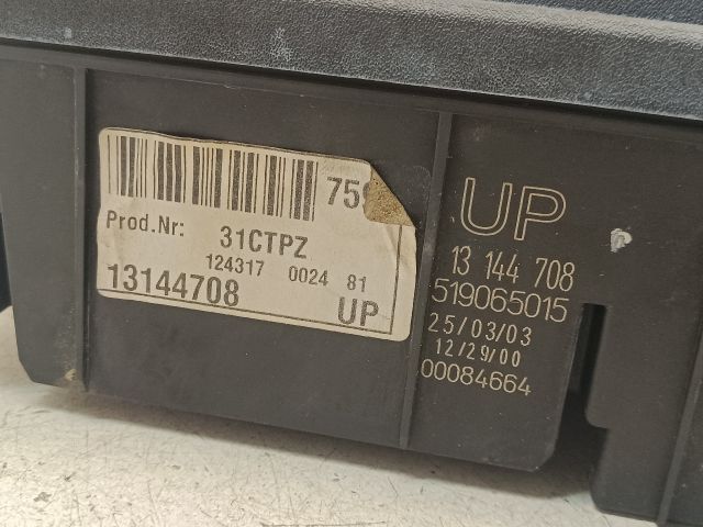 bontott OPEL VECTRA C Biztosítéktábla Motortér