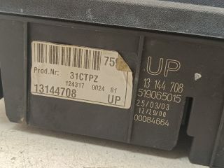 bontott OPEL VECTRA C Biztosítéktábla Motortér