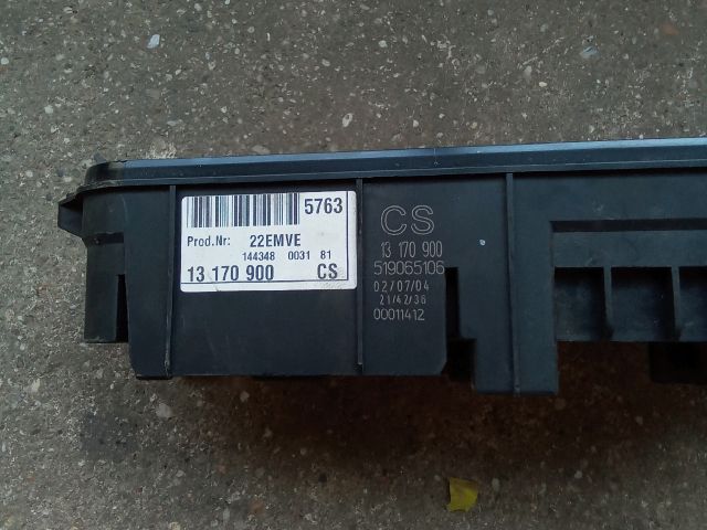 bontott OPEL VECTRA C Biztosítéktábla Motortér