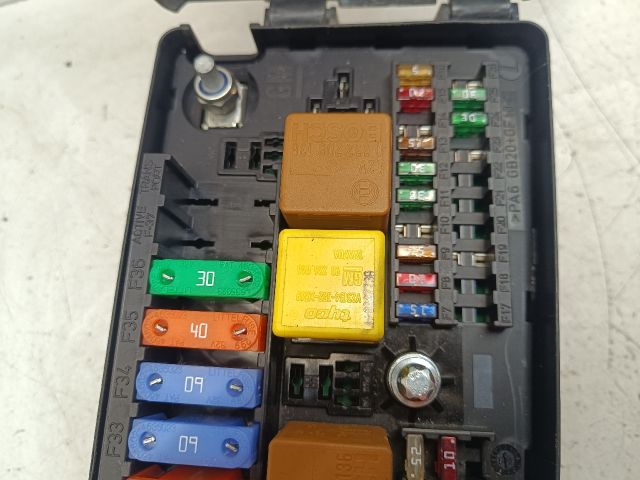 bontott OPEL VECTRA C Biztosítéktábla Motortér