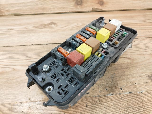 bontott OPEL VECTRA C Biztosítéktábla Motortér