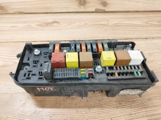 bontott OPEL VECTRA C Biztosítéktábla Motortér