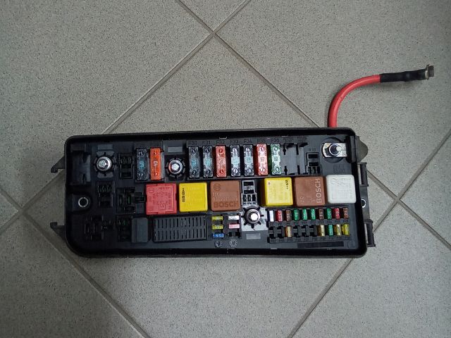 bontott OPEL VECTRA C Biztosítéktábla Motortér