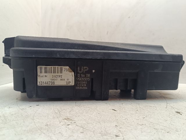 bontott OPEL VECTRA C Biztosítéktábla Motortér