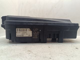 bontott OPEL VECTRA C Biztosítéktábla Motortér