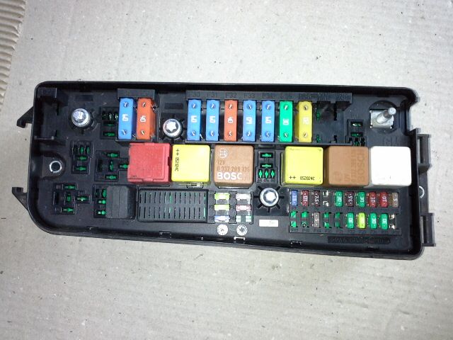 bontott OPEL VECTRA C Biztosítéktábla Motortér