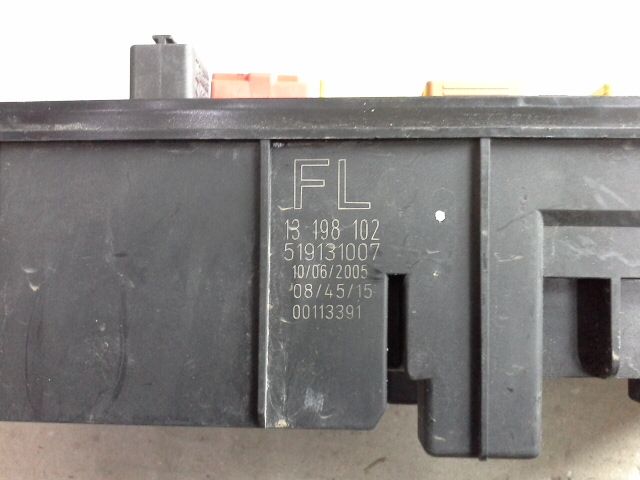 bontott OPEL VECTRA C Biztosítéktábla Motortér