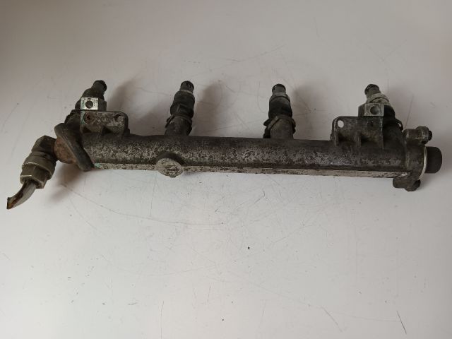 bontott OPEL VECTRA C Porlasztó Sor / Híd