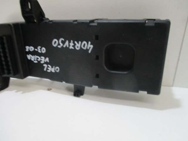 bontott OPEL VECTRA C Biztosítéktábla Motortér