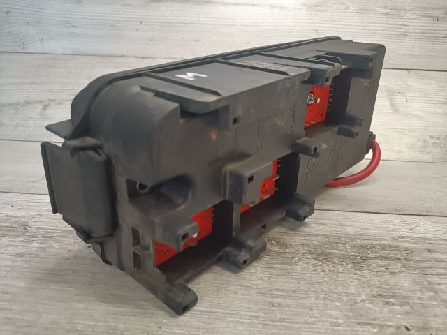 bontott OPEL VECTRA C Biztosítéktábla Motortér