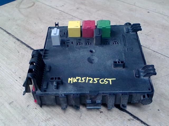 bontott OPEL VECTRA C Biztosítéktábla Motortér