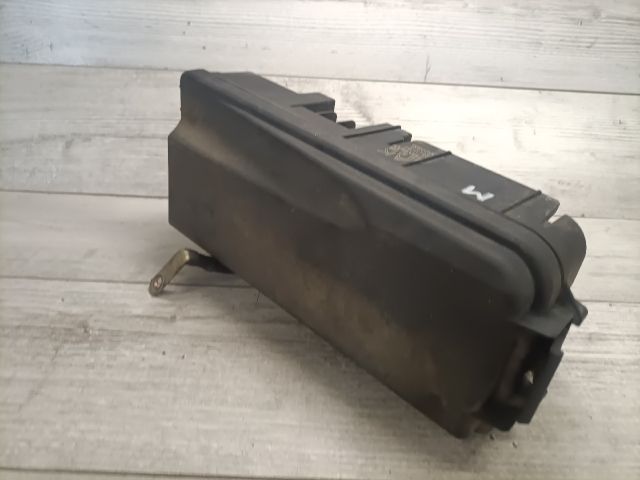 bontott OPEL VECTRA C Biztosítéktábla Motortér