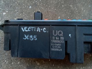 bontott OPEL VECTRA C Biztosítéktábla Motortér