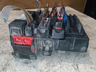 bontott OPEL VECTRA C Biztosítéktábla Motortér