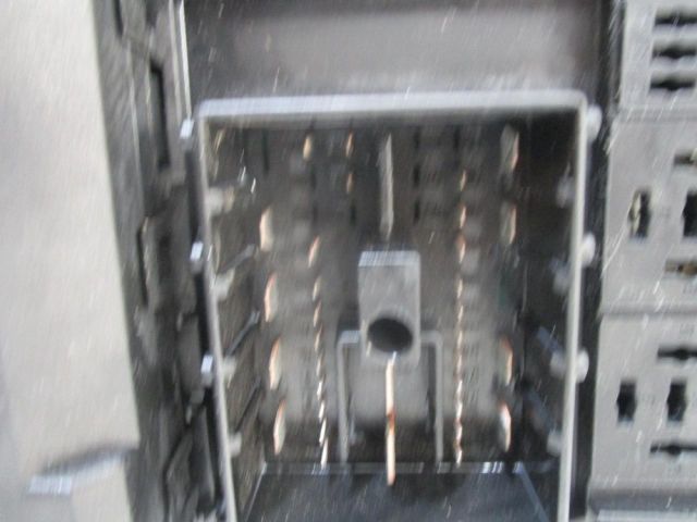 bontott OPEL VECTRA C Biztosítéktábla Motortér