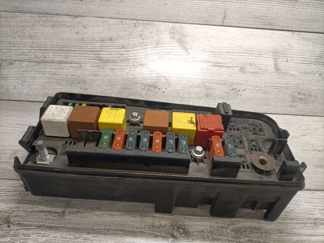 bontott OPEL VECTRA C Biztosítéktábla Motortér