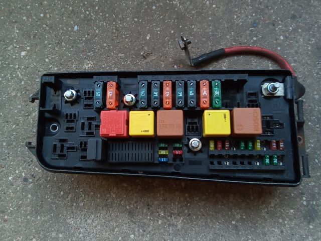 bontott OPEL VECTRA C Biztosítéktábla Motortér