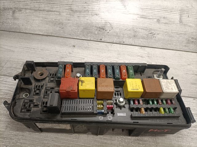 bontott OPEL VECTRA C Biztosítéktábla Motortér