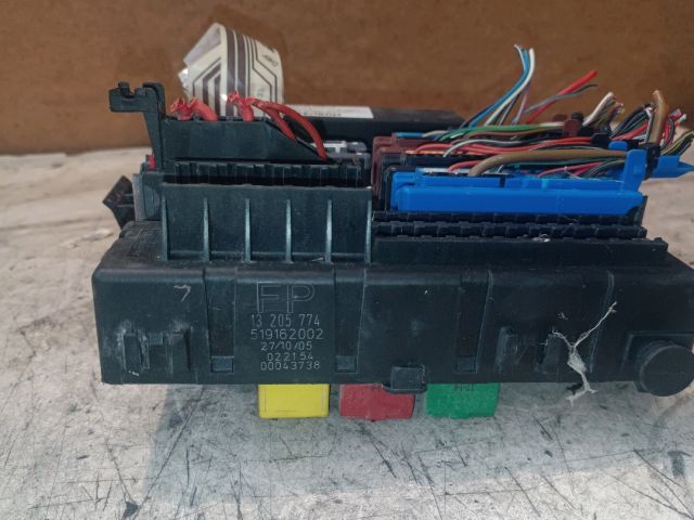 bontott OPEL VECTRA C Biztosítéktábla Motortér