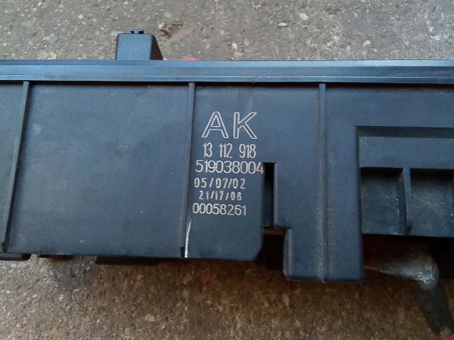 bontott OPEL VECTRA C Biztosítéktábla Motortér