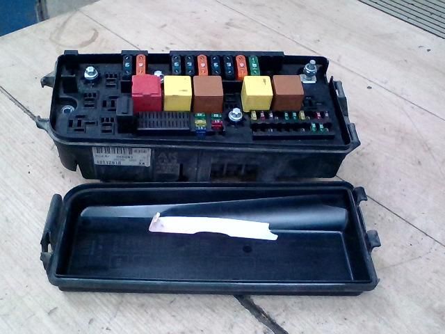 bontott OPEL VECTRA C Biztosítéktábla Motortér