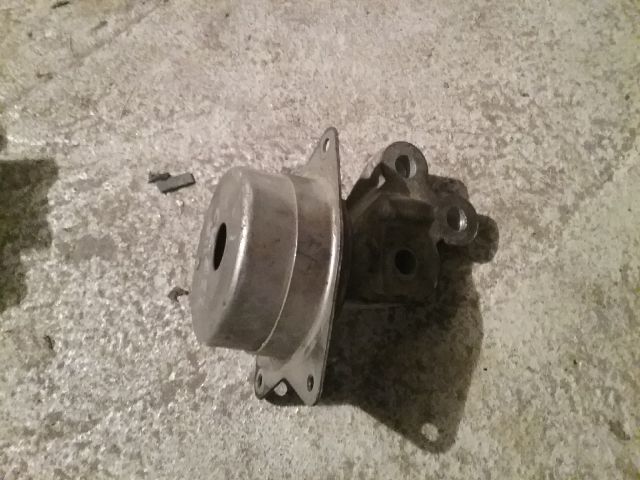 bontott OPEL VECTRA C Motor Tartó Bak (Fém)