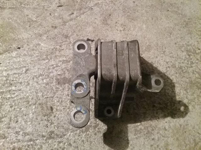 bontott OPEL VECTRA C Motor Tartó Bak (Fém)