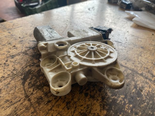 bontott OPEL VECTRA C Bal első Ablakemelő Motor