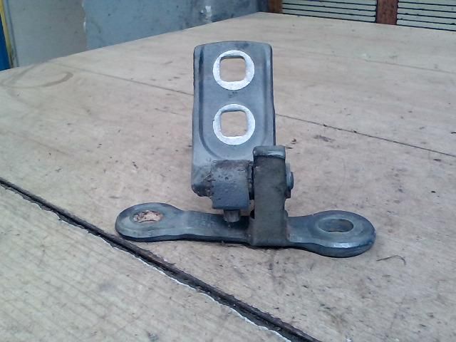 bontott OPEL VECTRA C Bal első Alsó Zsanér