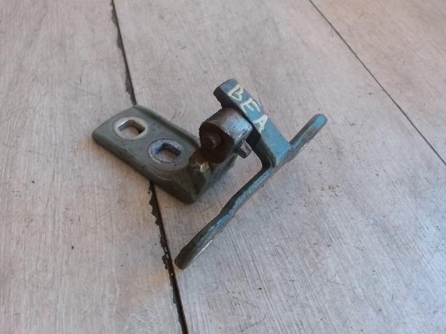 bontott OPEL VECTRA C Bal első Alsó Zsanér