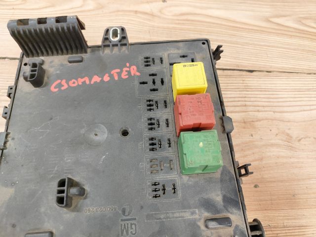 bontott OPEL VECTRA C Biztosítéktábla Csomagtér