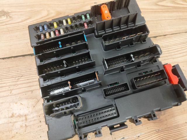 bontott OPEL VECTRA C Biztosítéktábla Csomagtér