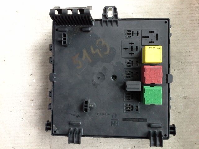 bontott OPEL VECTRA C Biztosítéktábla Csomagtér