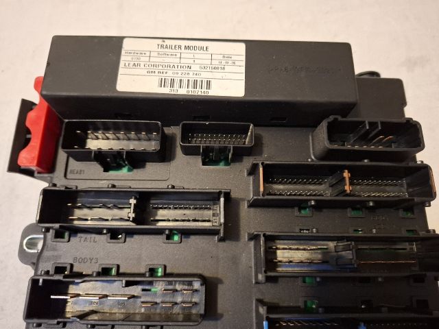 bontott OPEL VECTRA C Biztosítéktábla Csomagtér